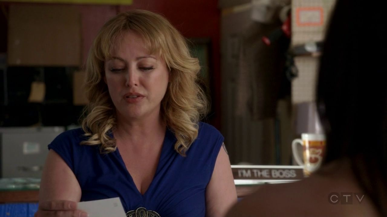 ScreenCaps_1x01-460.jpg