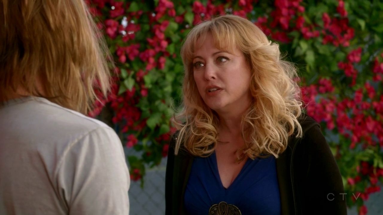 ScreenCaps_1x01-512.jpg