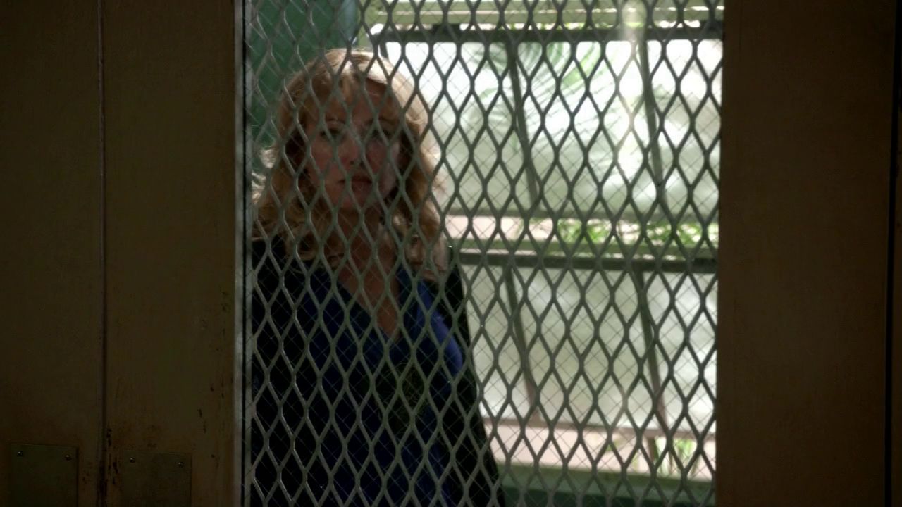 ScreenCaps_1x01-614.jpg