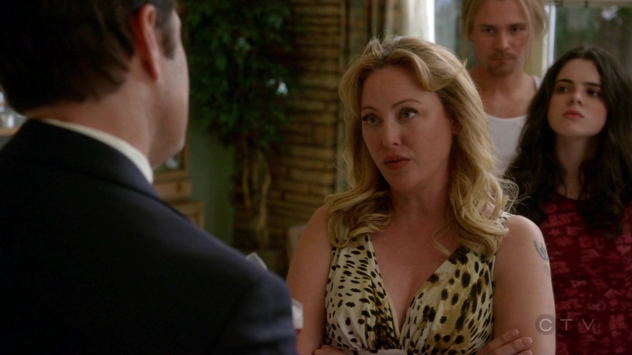 ScreenCaps_1x02-268.jpg
