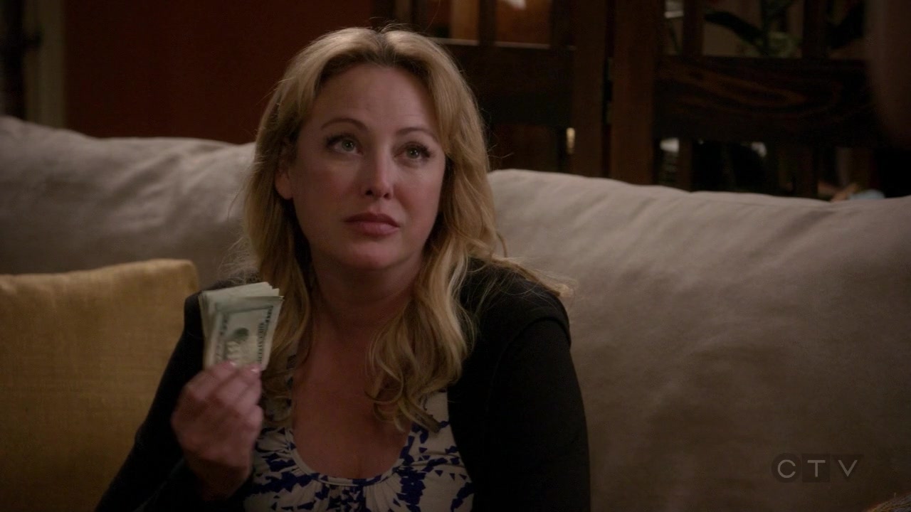 ScreenCaps_1x03-400.jpg