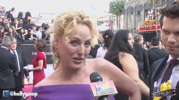 AwardShows2012_Oscars_RedCarpet-190.jpg