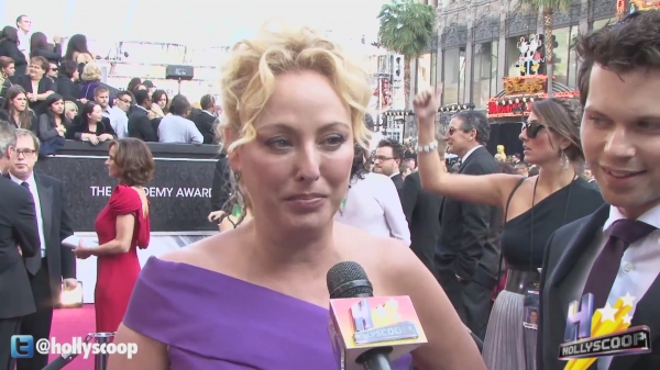 AwardShows2012_Oscars_RedCarpet-210.jpg